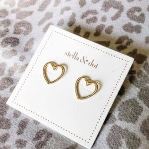 Essential Hammered Gold Heart Studs!